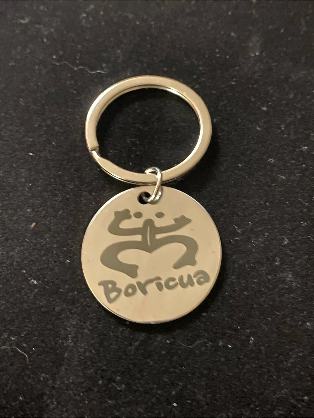 Stainless Steel Boricua Script Round Keychain - White & Black